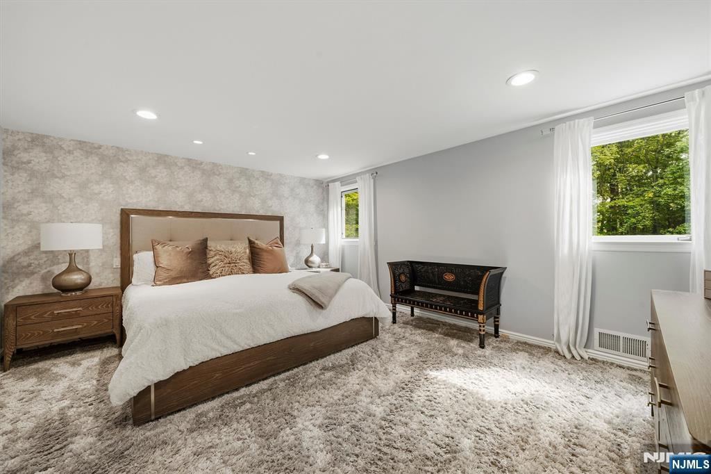 7 Ravine Drive