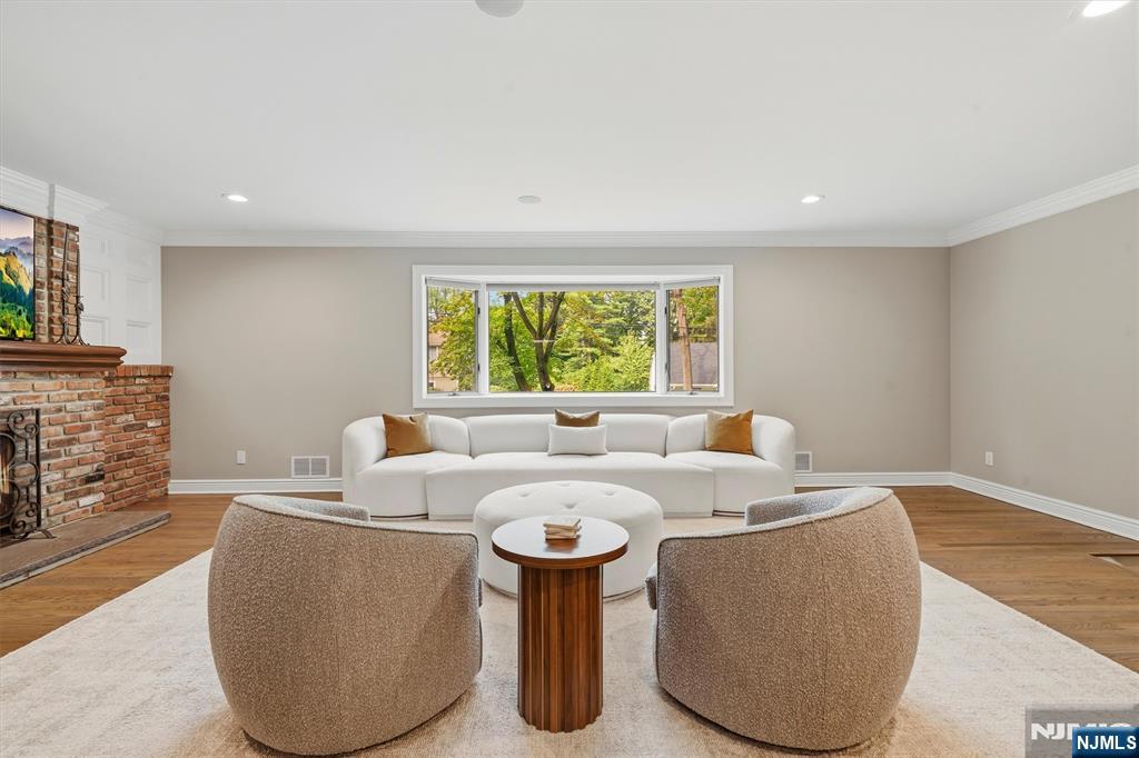 7 Ravine Drive