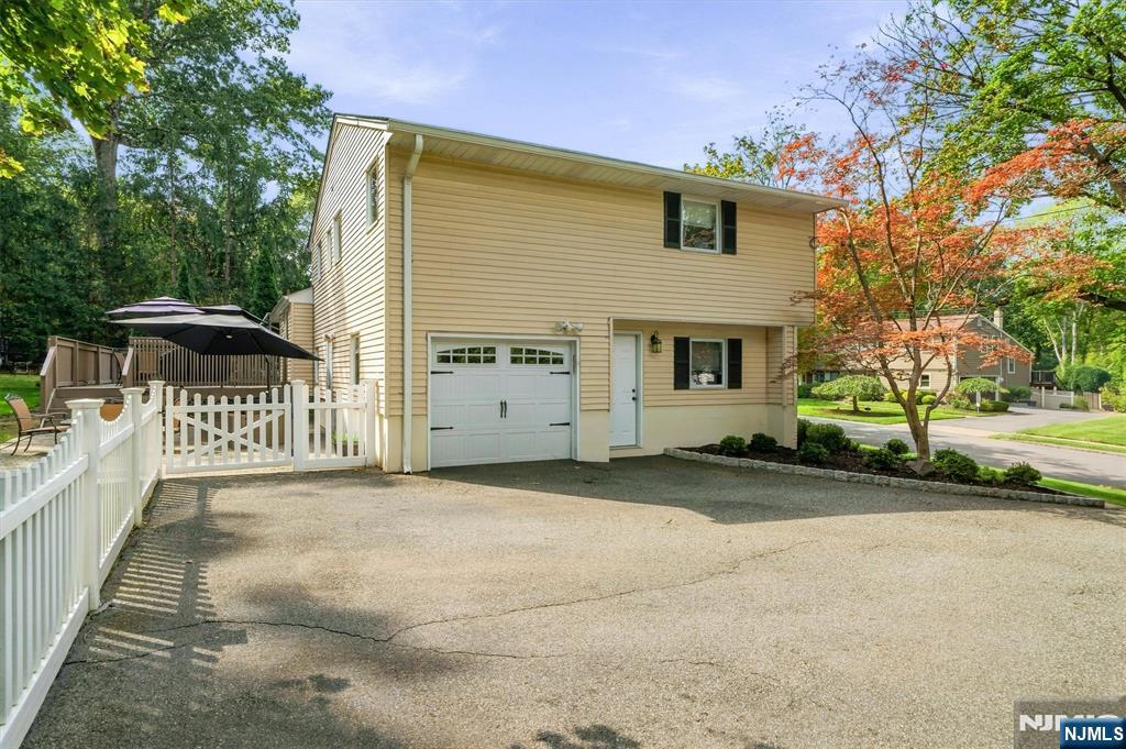 7 Ravine Drive