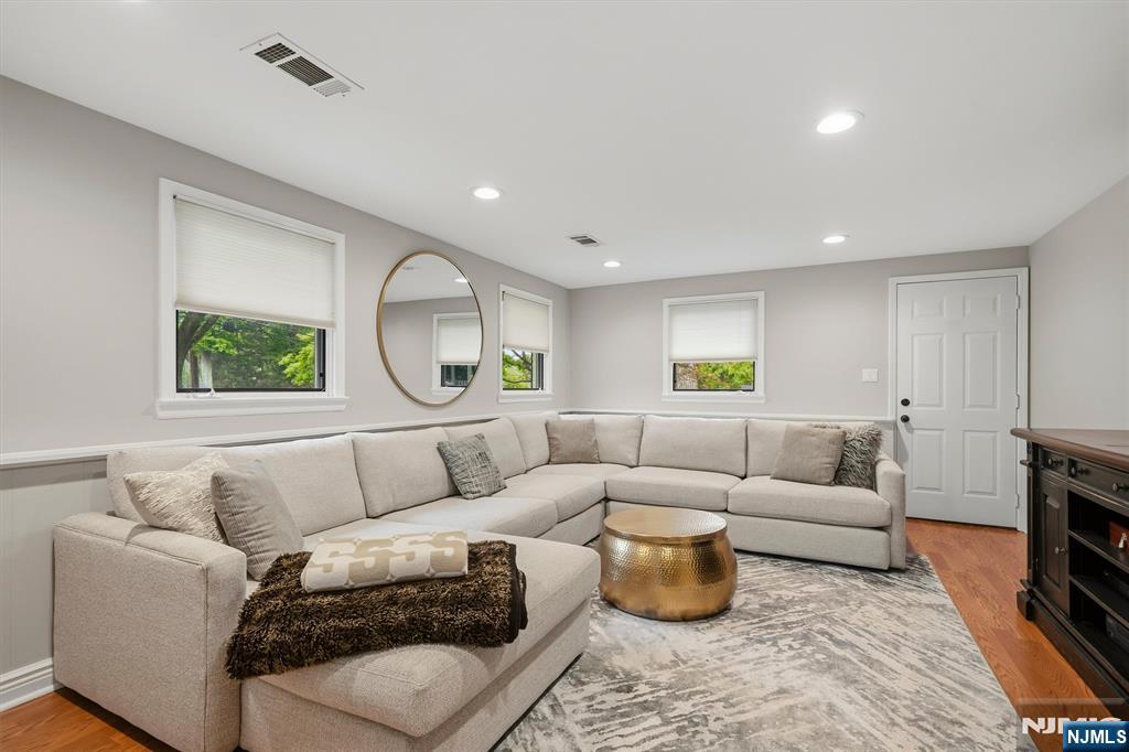 7 Ravine Drive