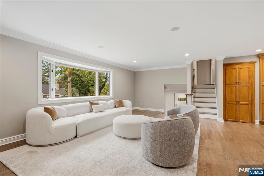 7 Ravine Drive