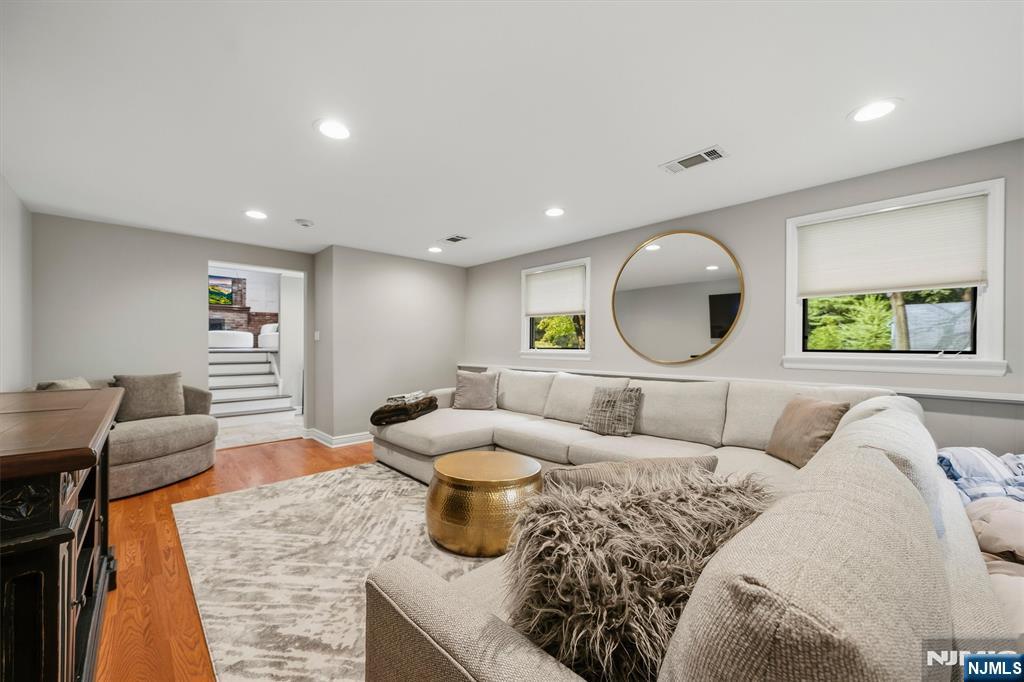 7 Ravine Drive