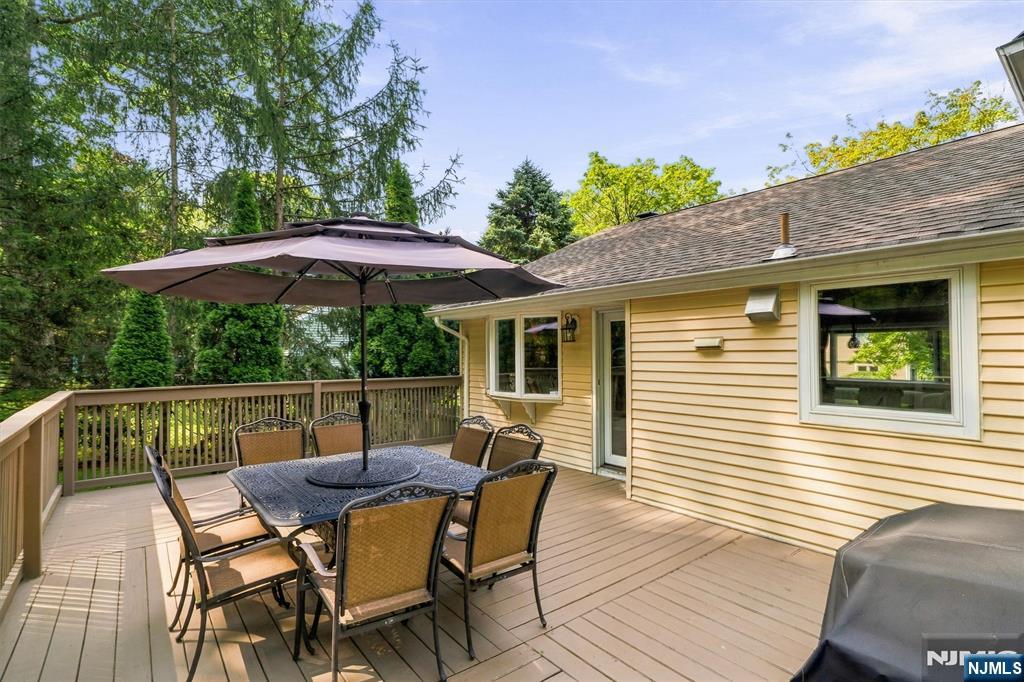7 Ravine Drive