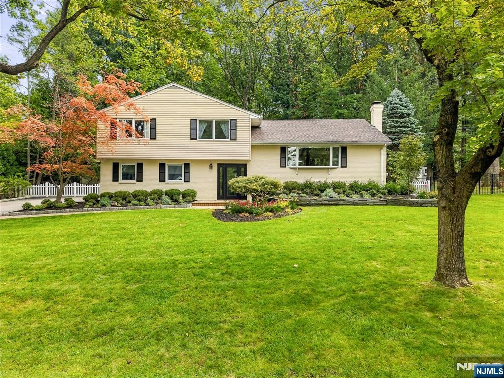 7 Ravine Drive