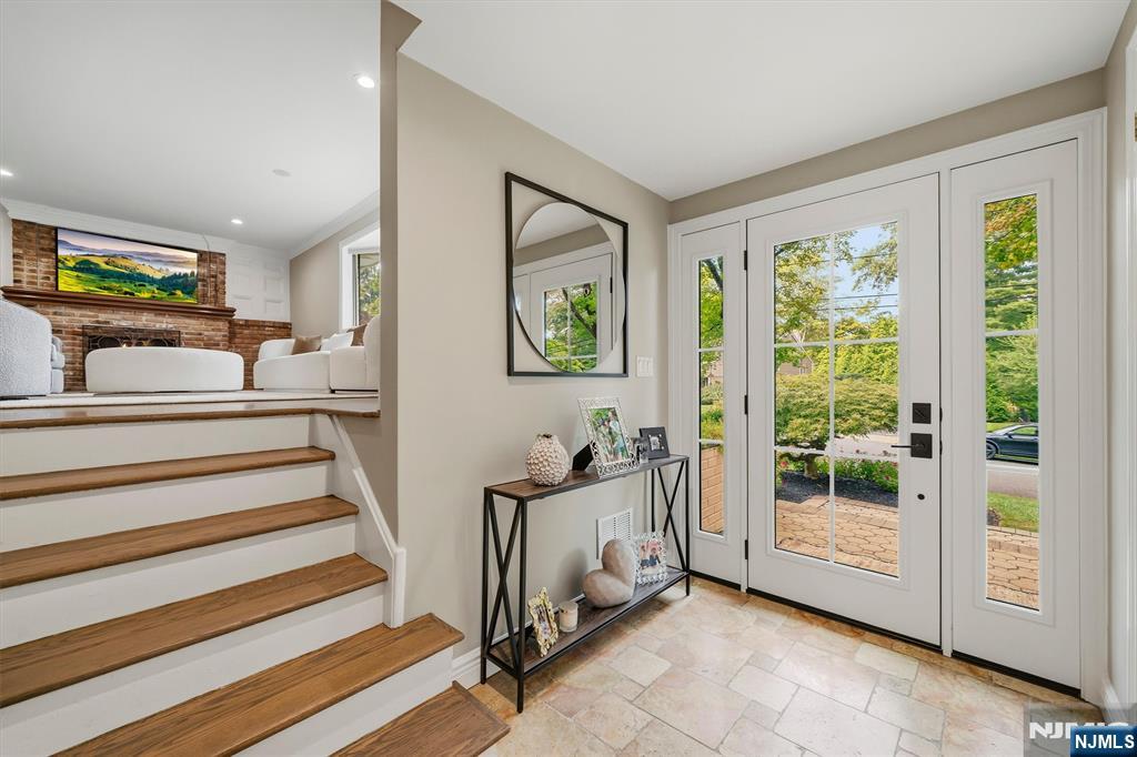7 Ravine Drive