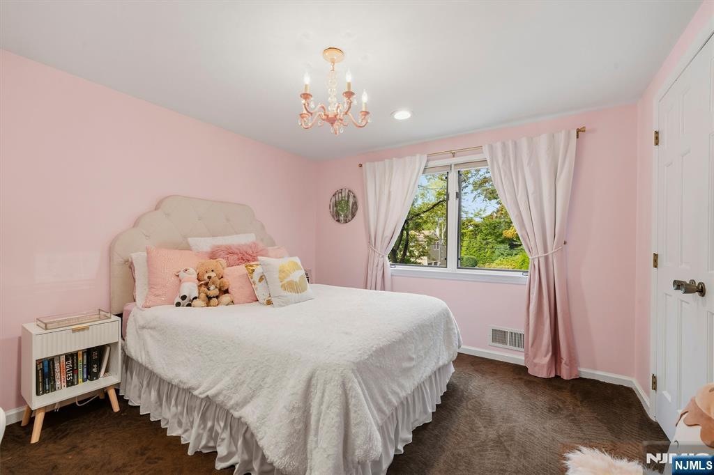 7 Ravine Drive