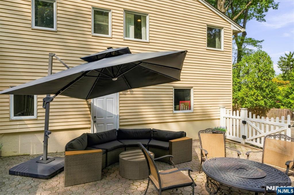 7 Ravine Drive