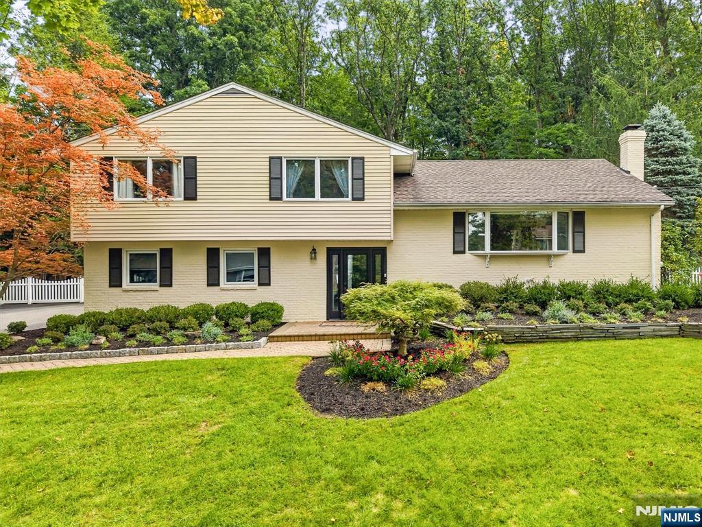 7 Ravine Drive