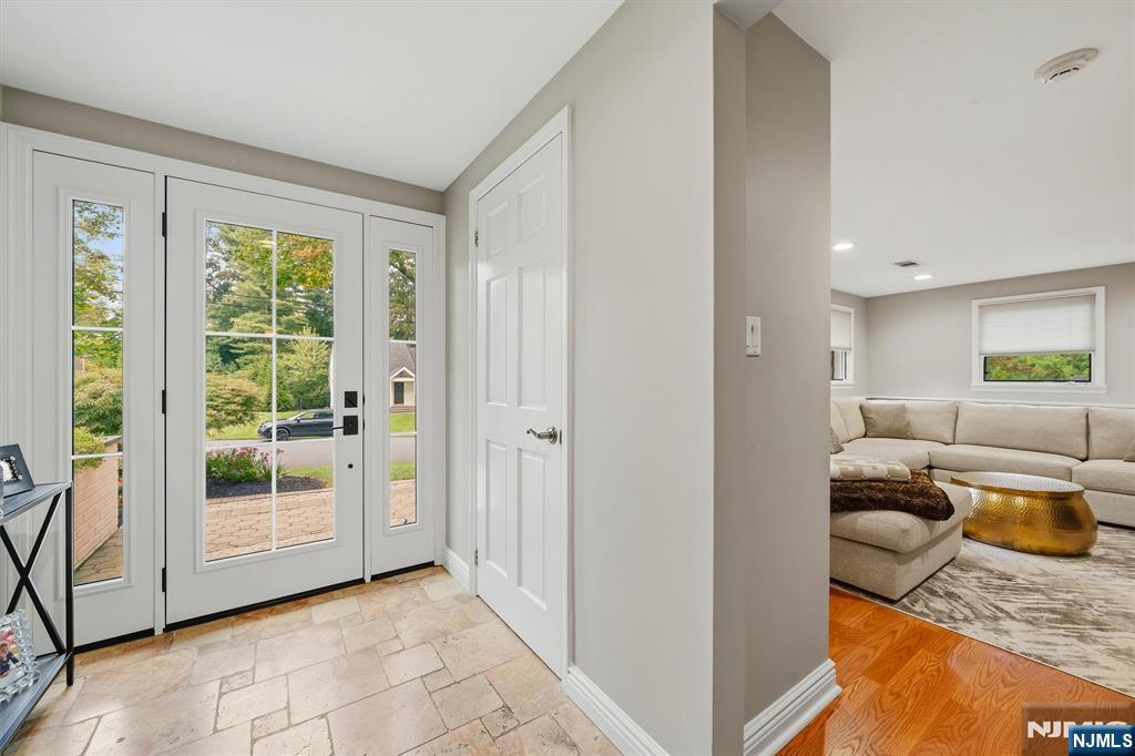7 Ravine Drive