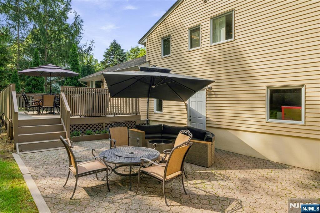 7 Ravine Drive