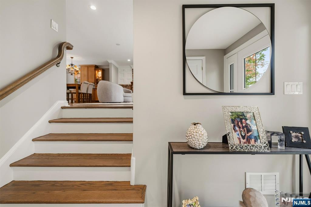 7 Ravine Drive