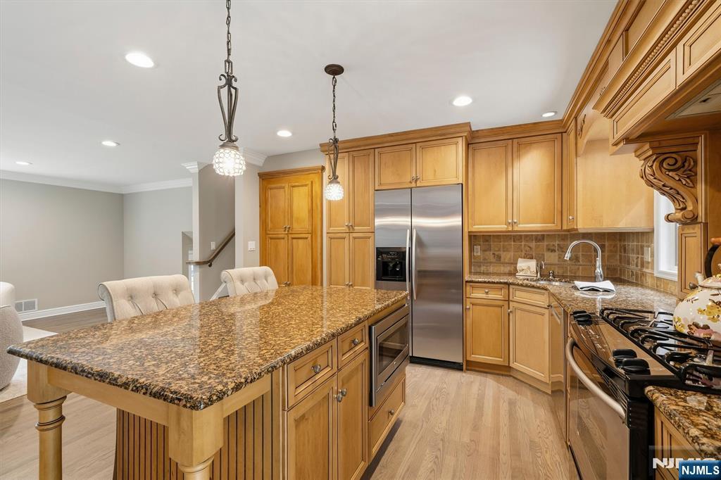 7 Ravine Drive