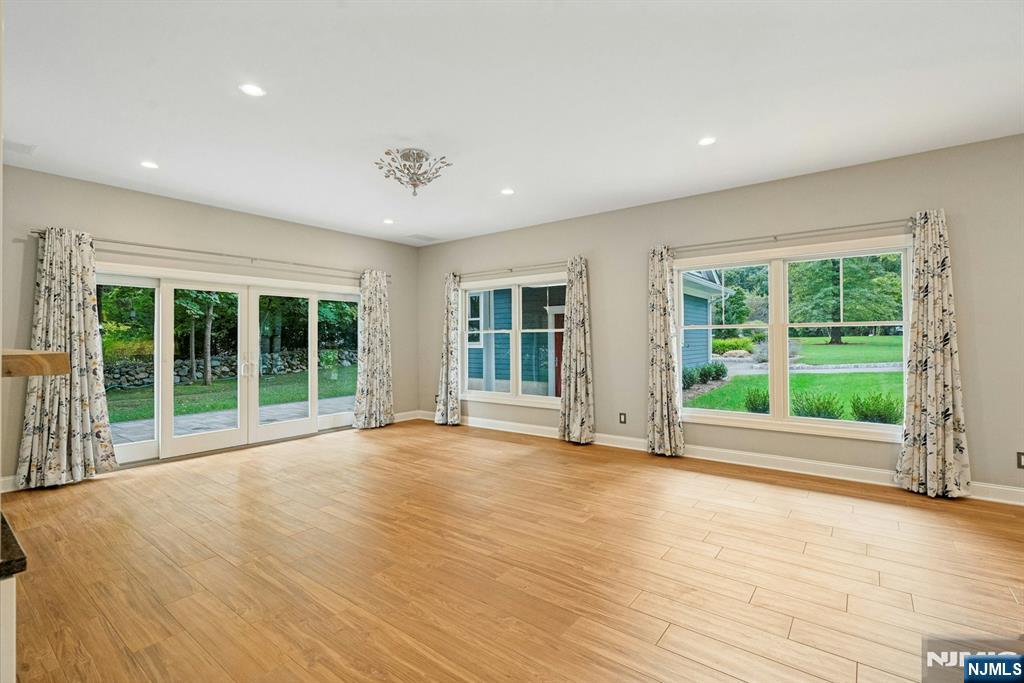 21 Crescent Avenue