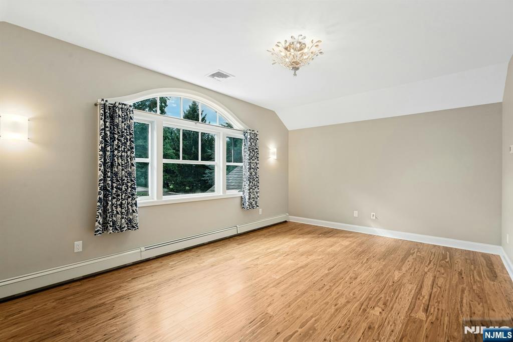 21 Crescent Avenue