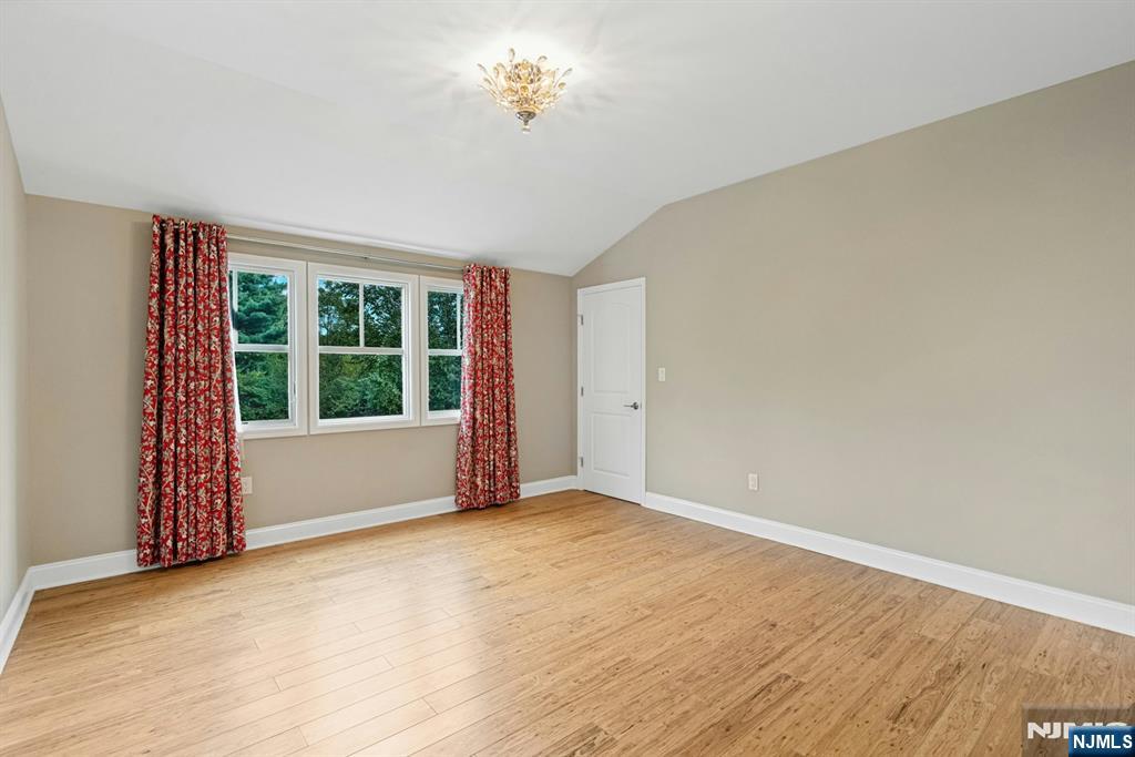 21 Crescent Avenue