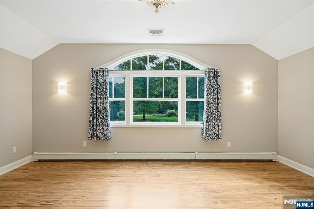21 Crescent Avenue