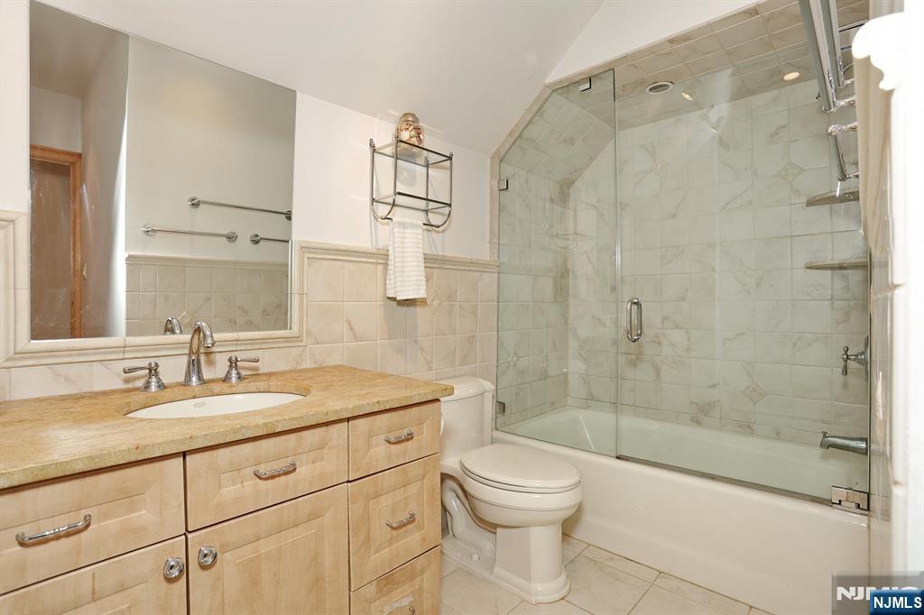 8 Le Roy Place