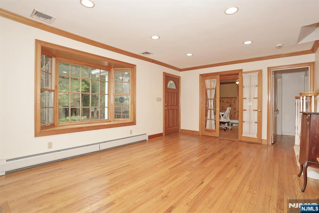 8 Le Roy Place