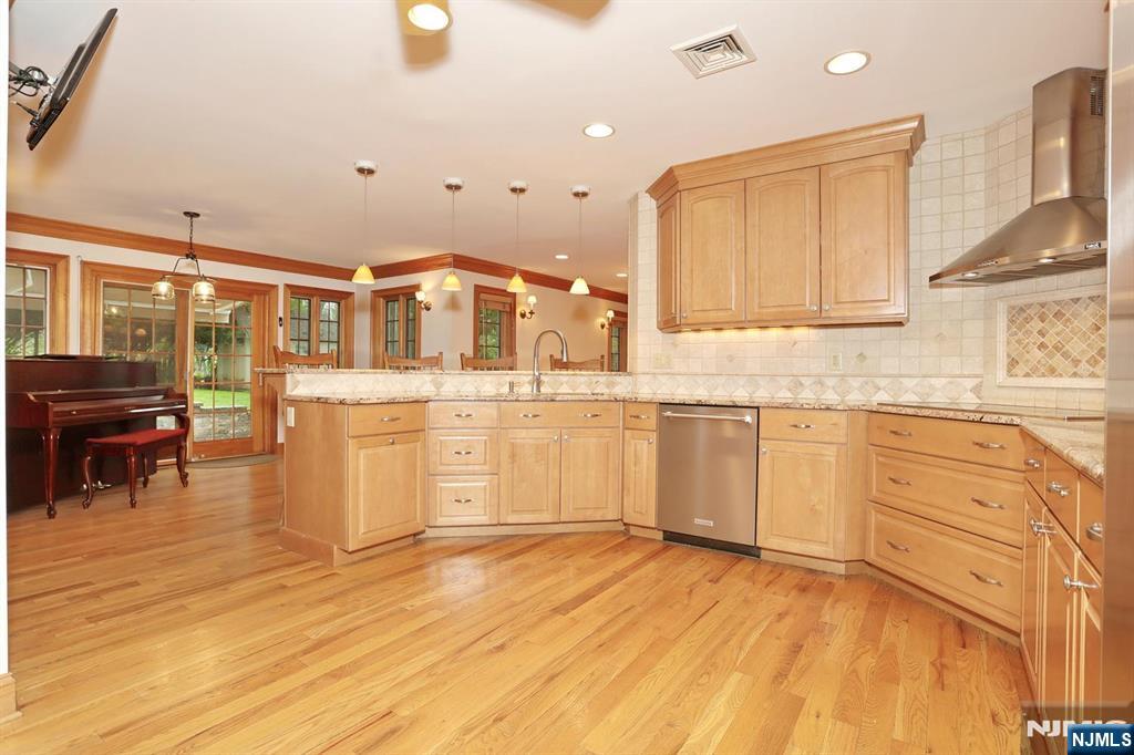 8 Le Roy Place
