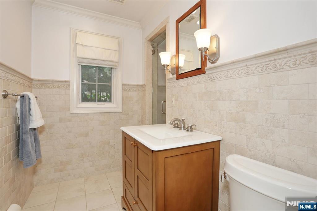 8 Le Roy Place
