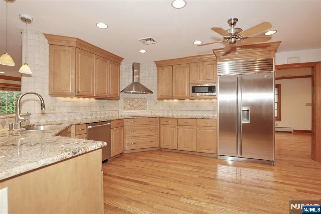 8 Le Roy Place