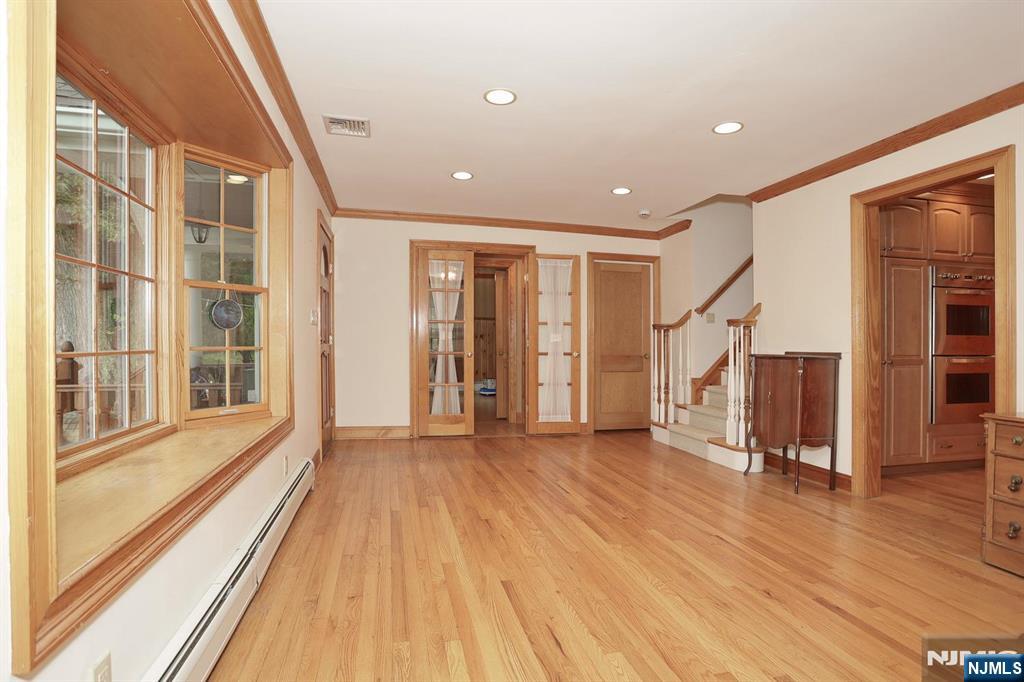 8 Le Roy Place