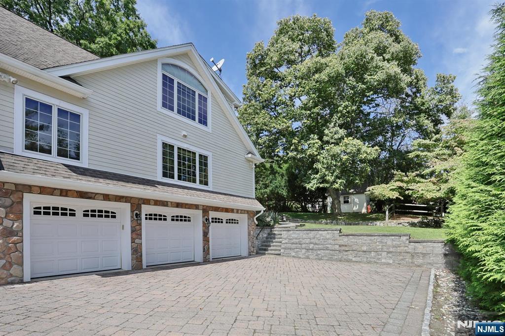 8 Le Roy Place