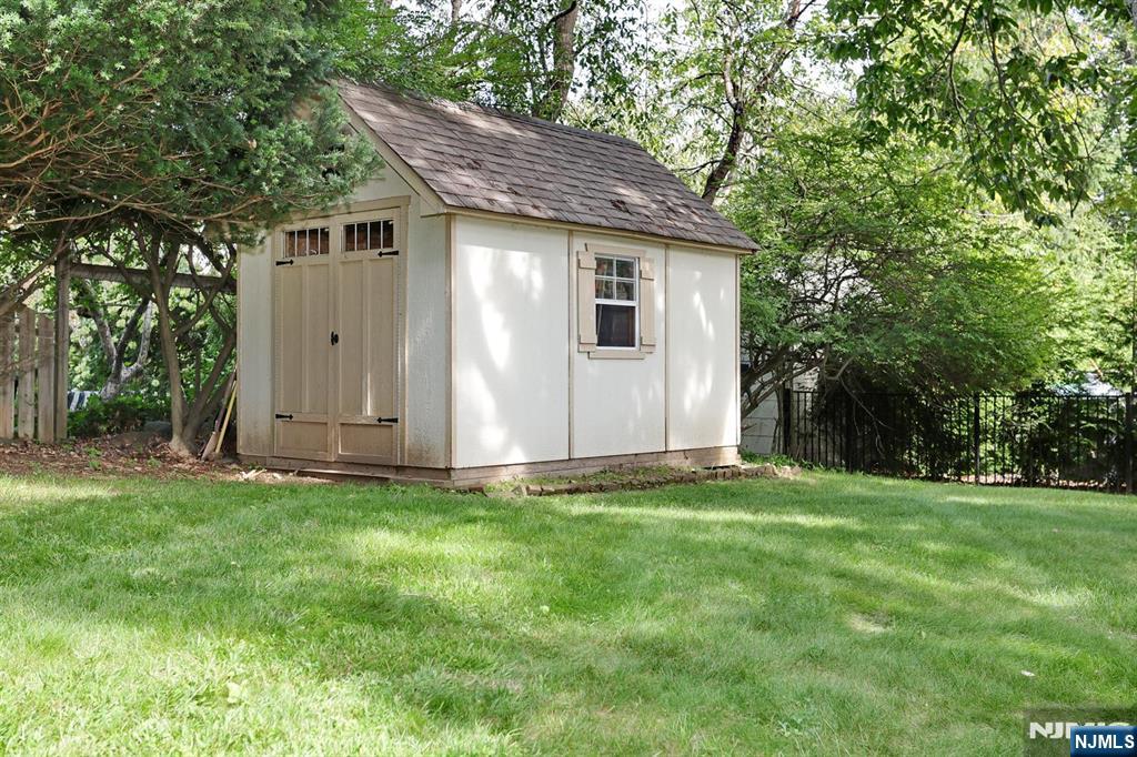 8 Le Roy Place
