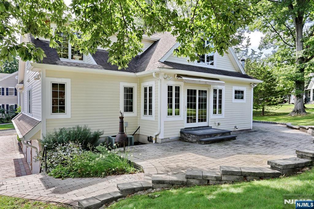 8 Le Roy Place