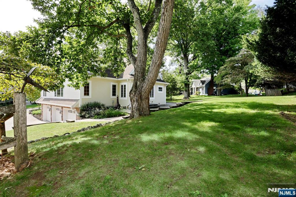 8 Le Roy Place