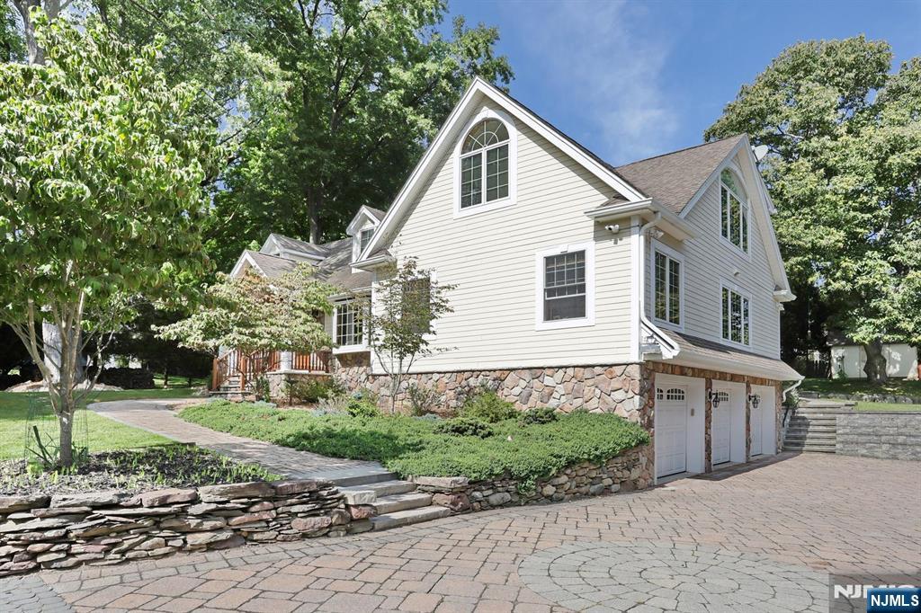 8 Le Roy Place