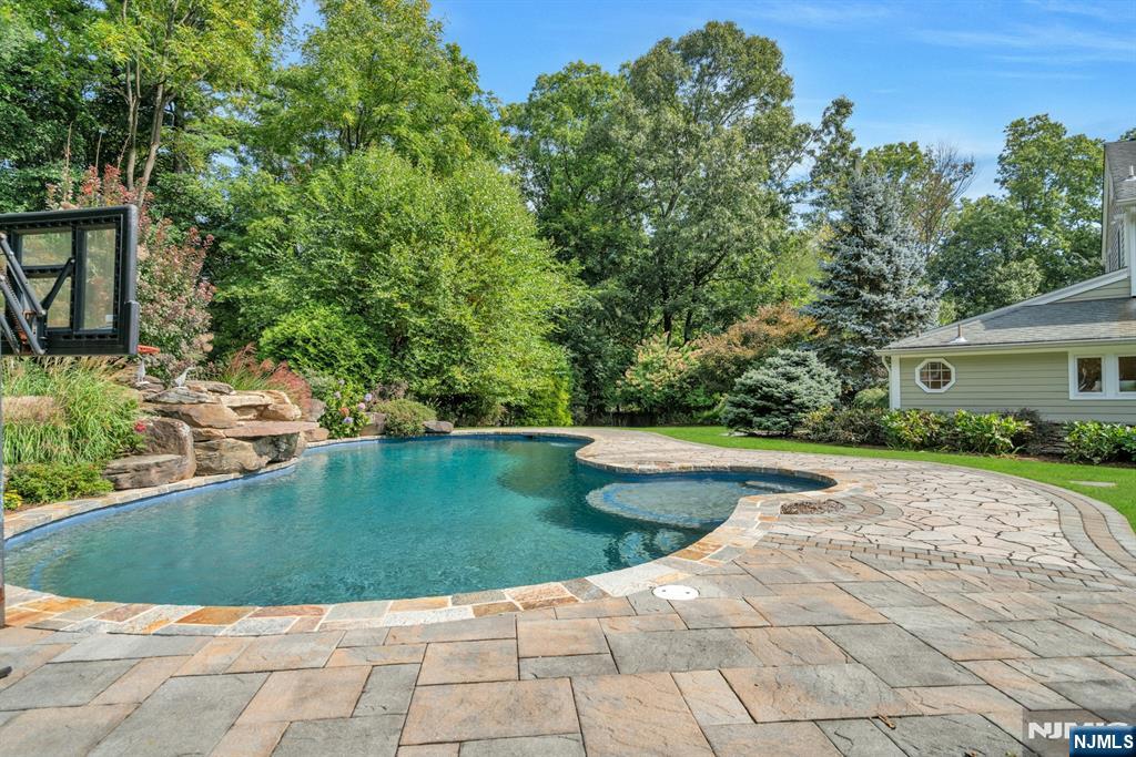 85 Vanderbeck Lane