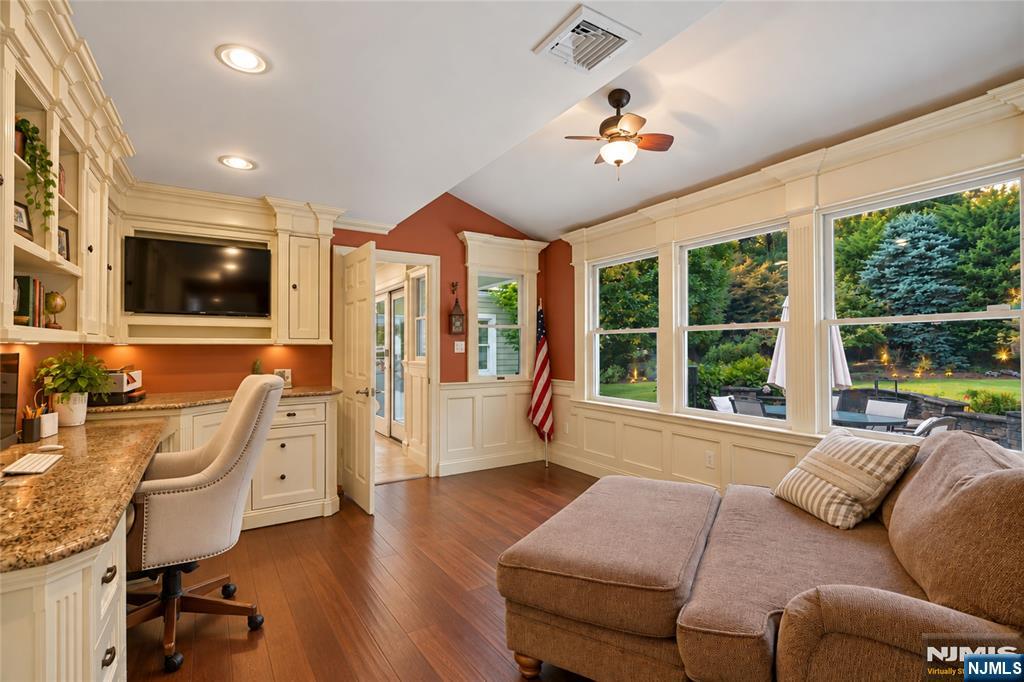 85 Vanderbeck Lane