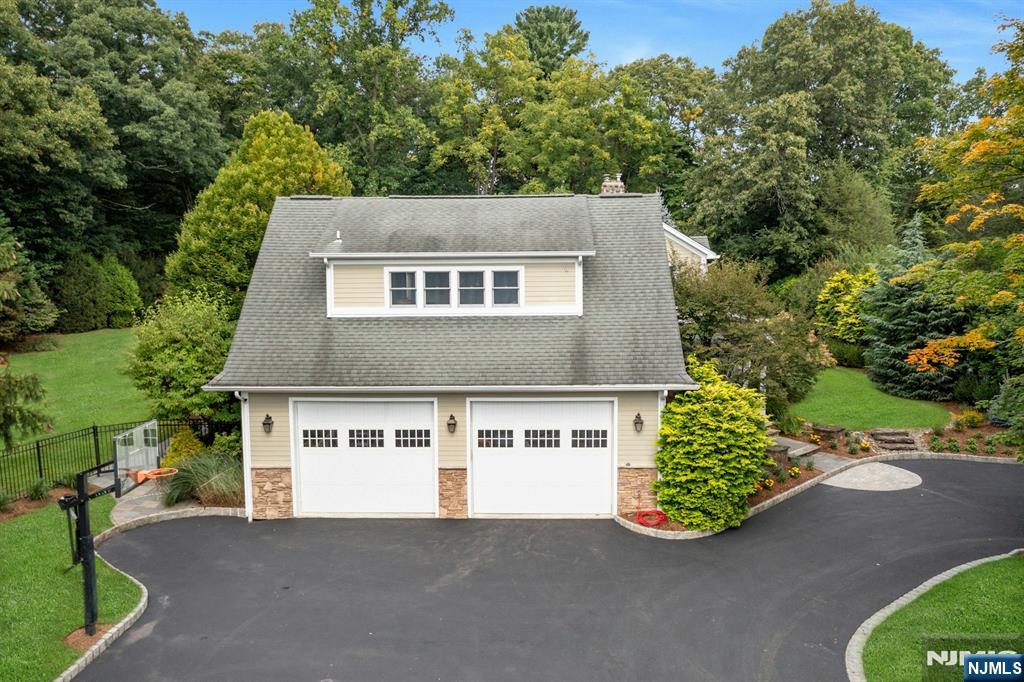 85 Vanderbeck Lane