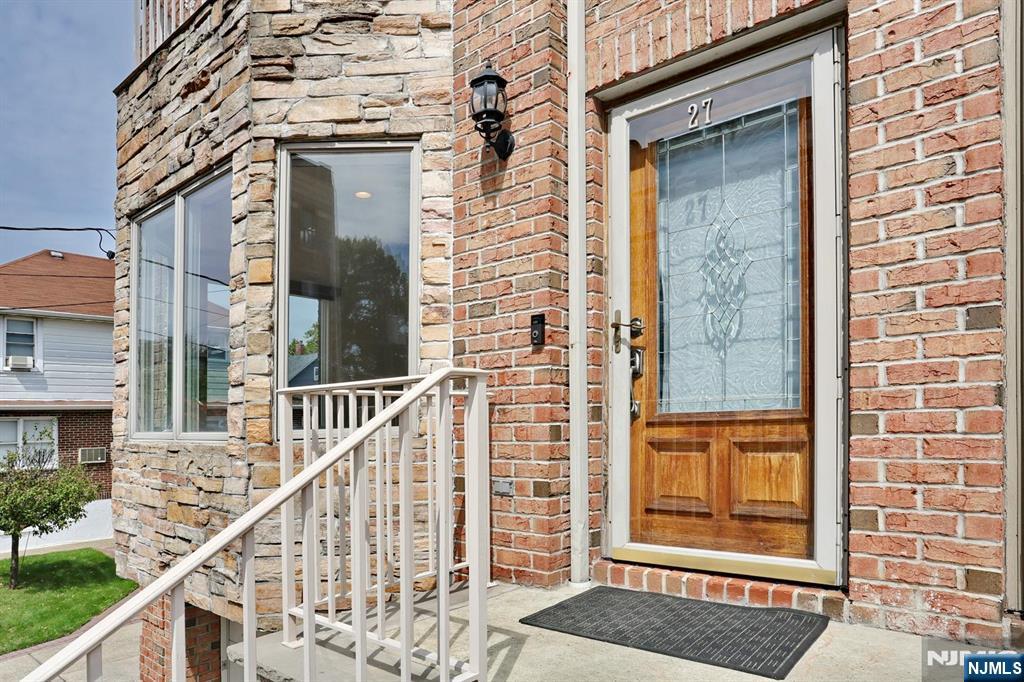 27 Lawton Avenue C0027