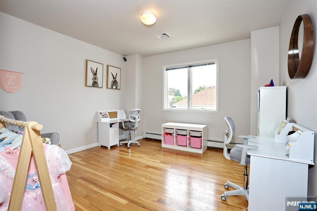 27 Lawton Avenue C0027