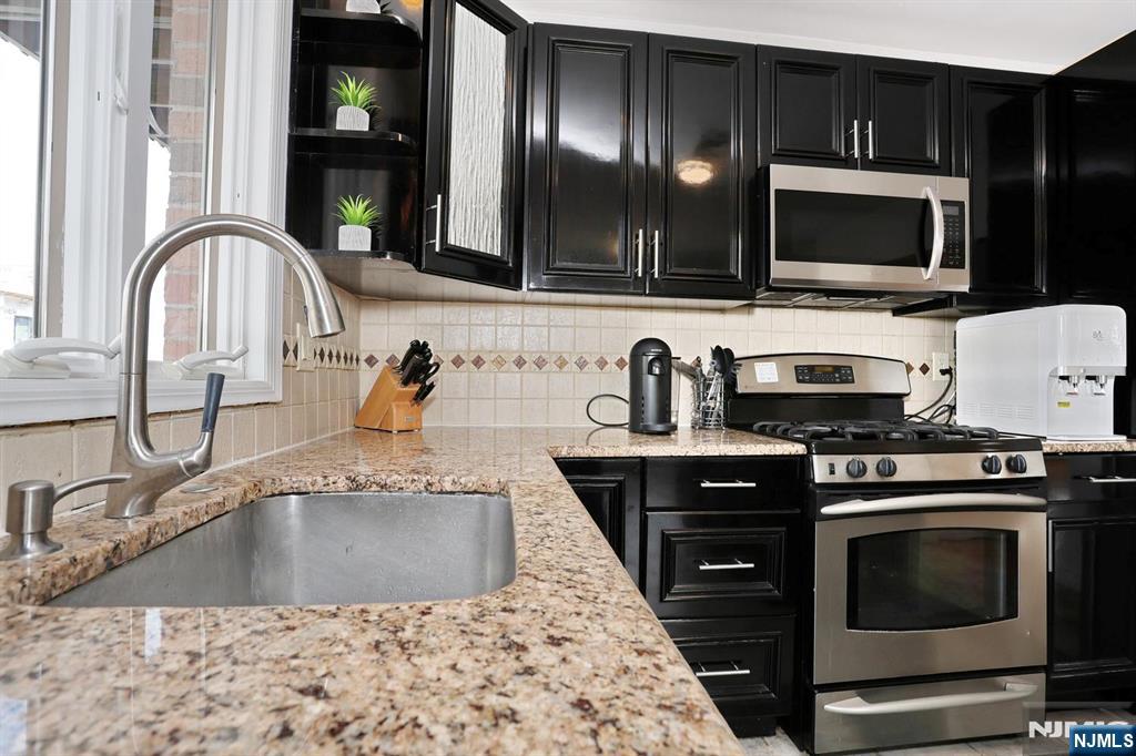 27 Lawton Avenue C0027