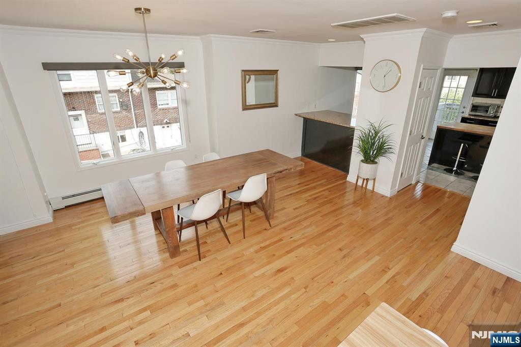 27 Lawton Avenue C0027