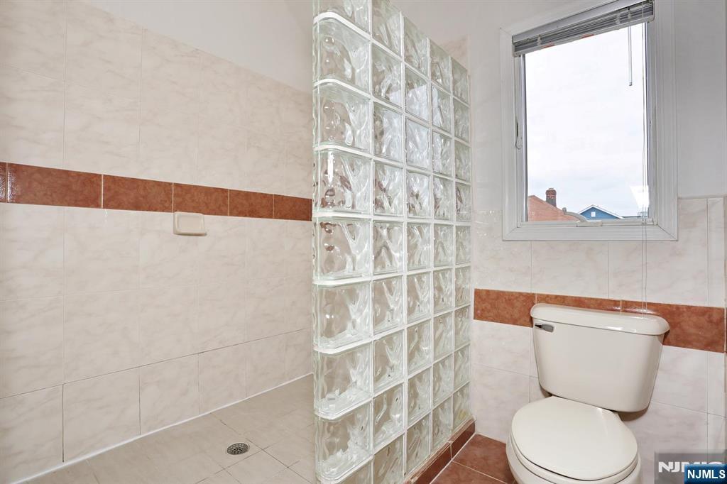 27 Lawton Avenue C0027