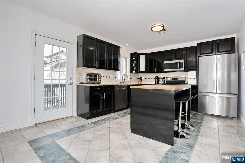 27 Lawton Avenue C0027