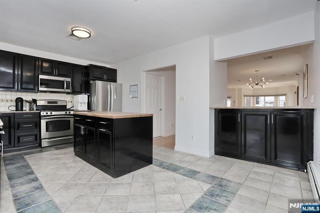 27 Lawton Avenue C0027