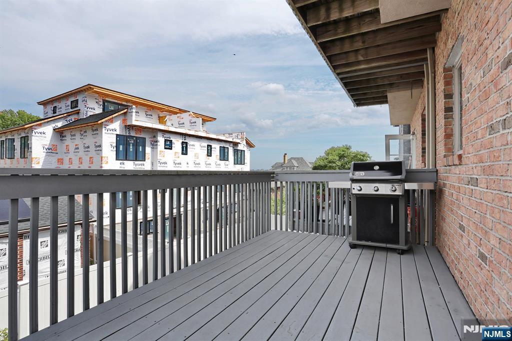 27 Lawton Avenue C0027
