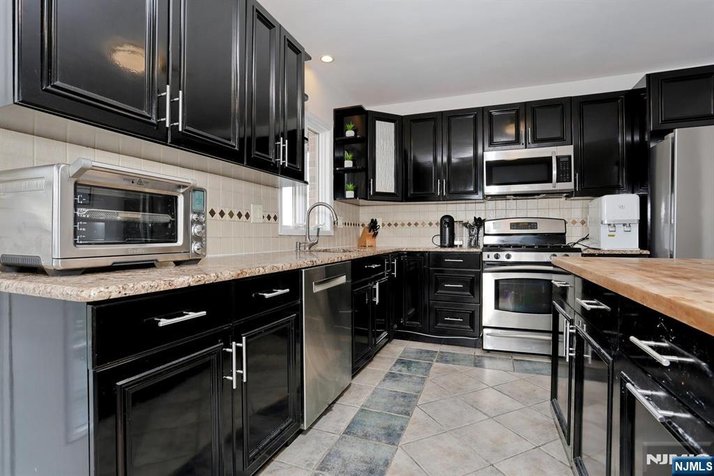 27 Lawton Avenue C0027