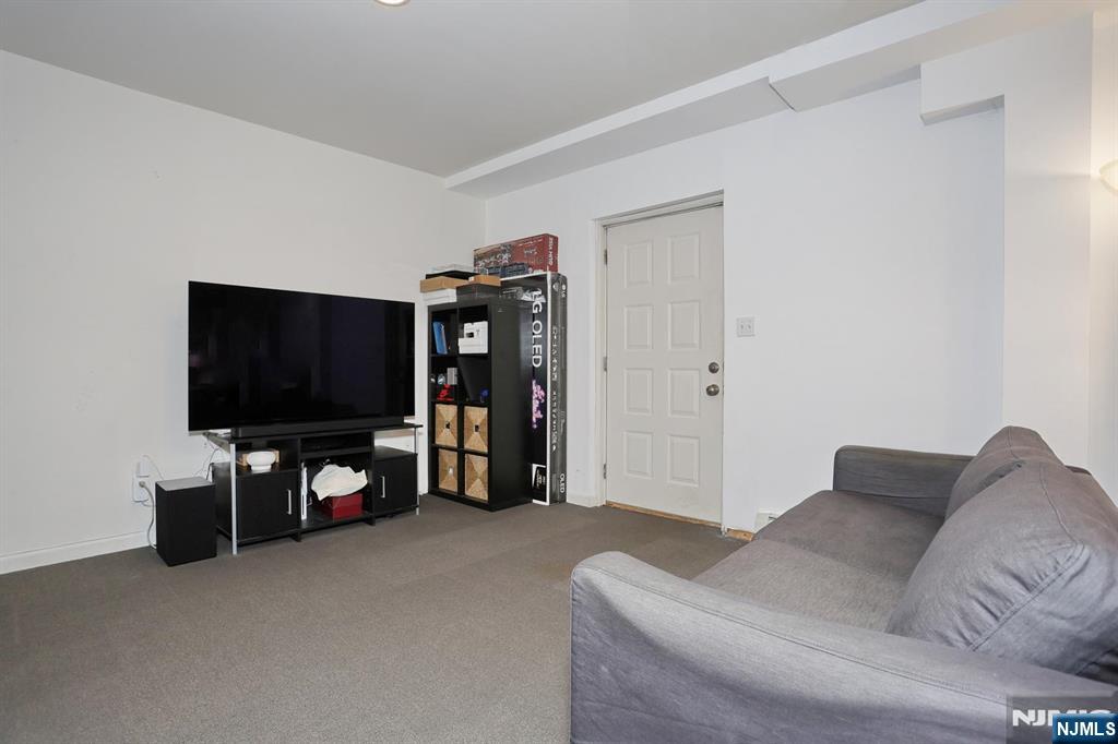27 Lawton Avenue C0027