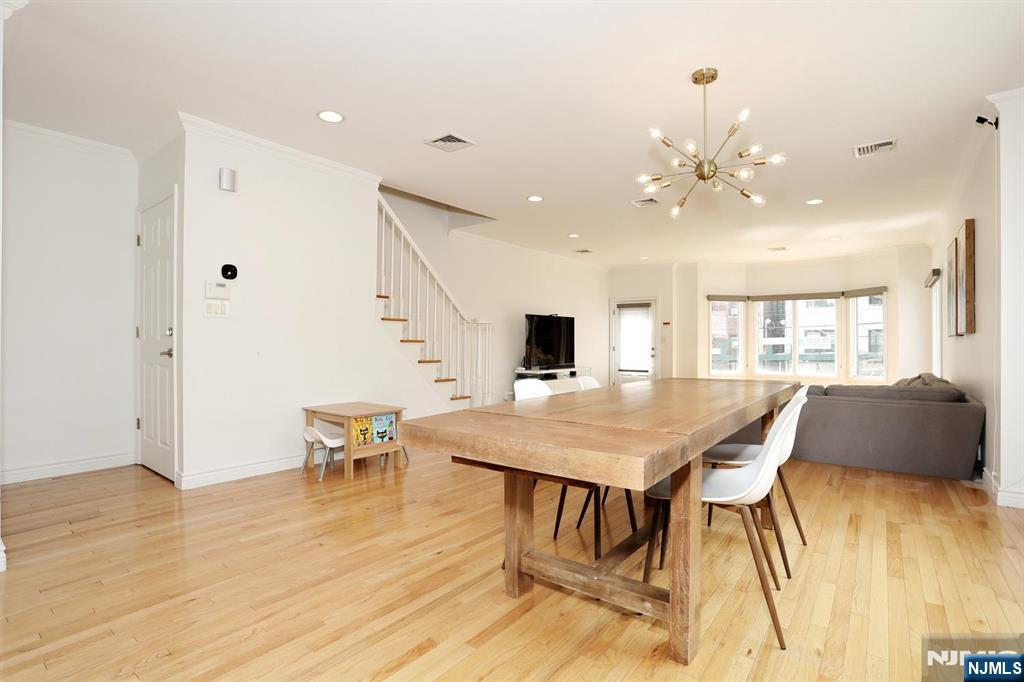 27 Lawton Avenue C0027