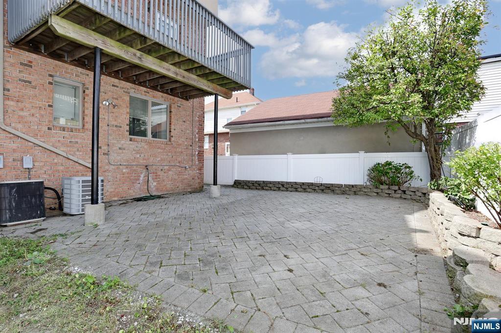 27 Lawton Avenue C0027