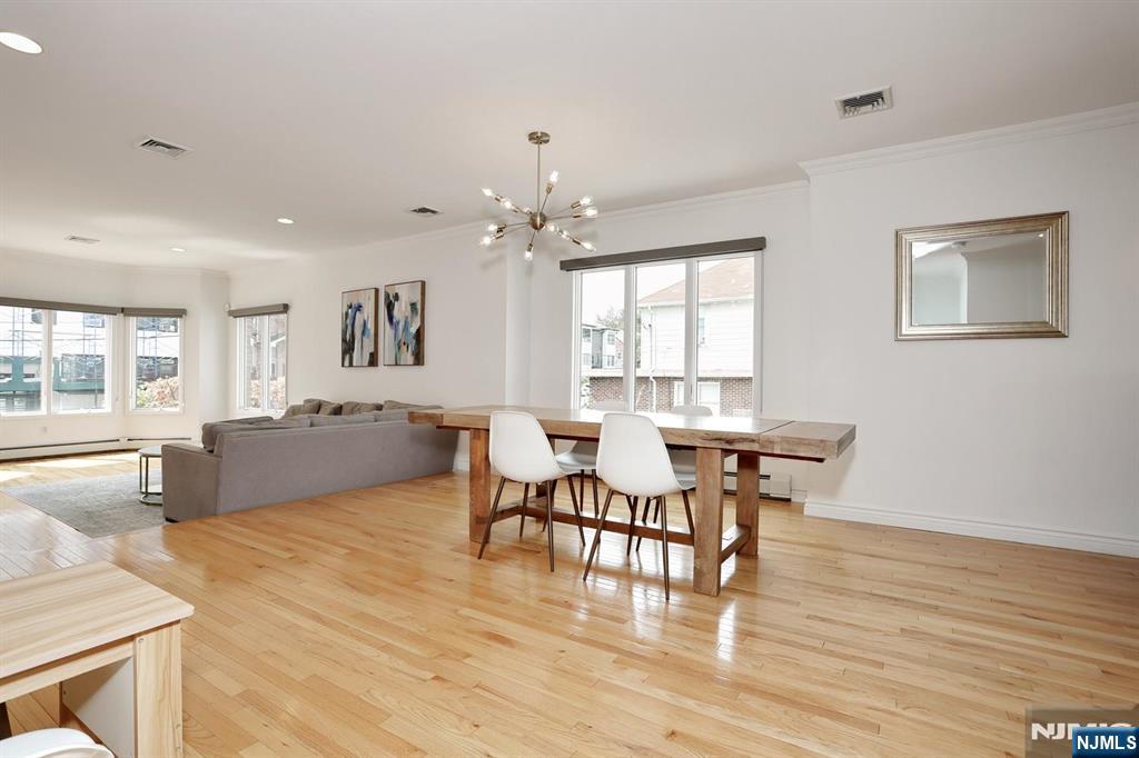 27 Lawton Avenue C0027