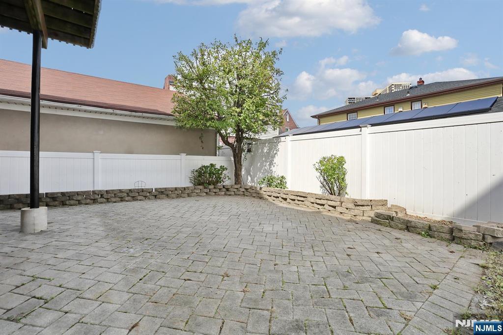 27 Lawton Avenue C0027