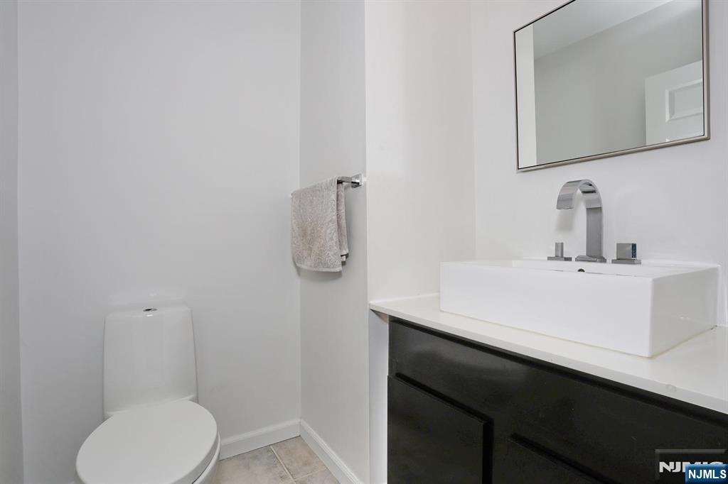 27 Lawton Avenue C0027