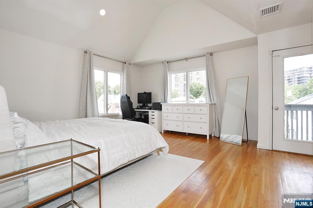 27 Lawton Avenue C0027